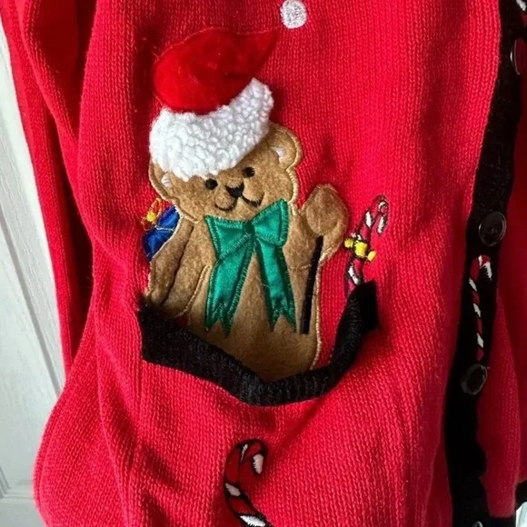 Vintage Terazzo Bear Christmas
Sweater Medium - Picture 4 of 5